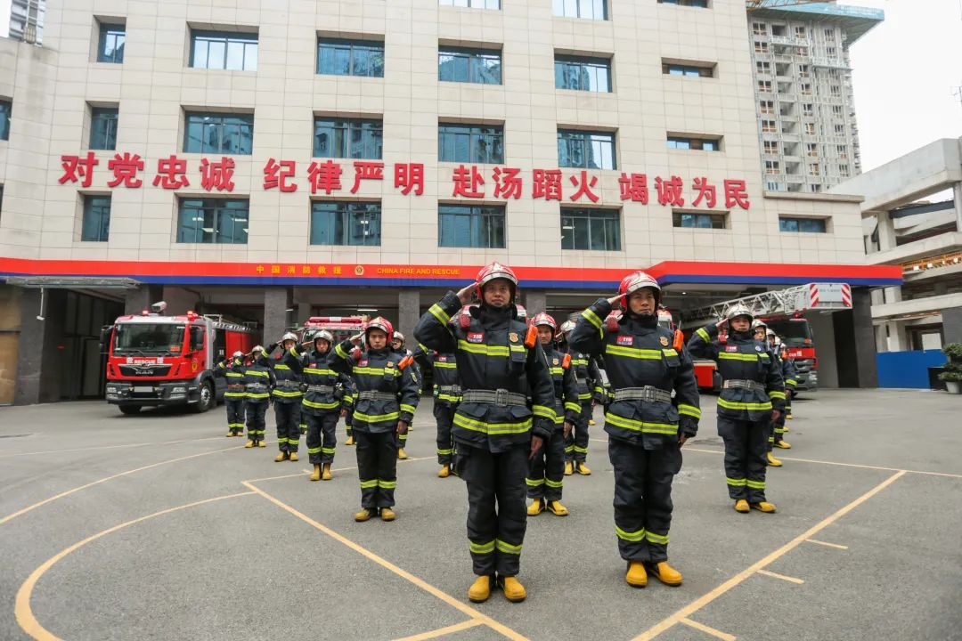 追夢(mèng)火焰藍(lán)丨看！從風(fēng)雨中走來(lái)的一支百年消防隊(duì)