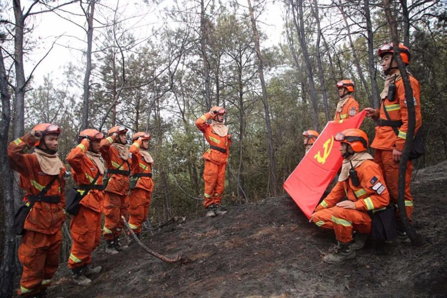 四川省森林消防總隊用好“三個注重”強(qiáng)力推動主題教育在滅火作戰(zhàn)一線深化